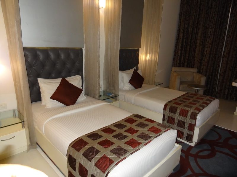 บลูพีทอล โฮเต็ล Hotel บังกาลอร์ ภายนอก รูปภาพ